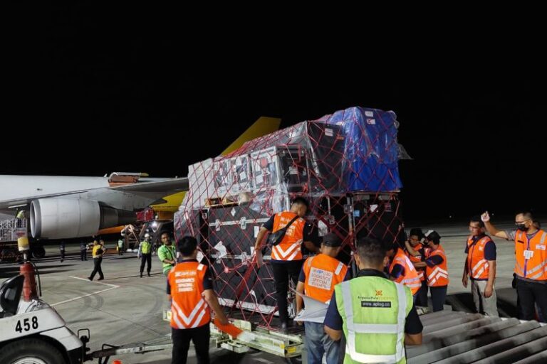 Sebanyak 97 Ton Logistik WSBK Tiba di Bandara Lombok