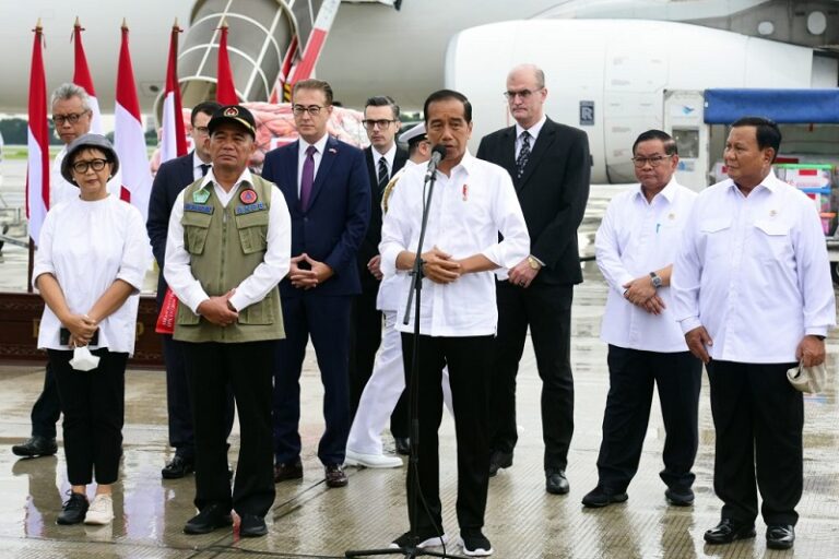 Presiden Jokowi Lepas Bantuan untuk Korban Turki dan Suriah