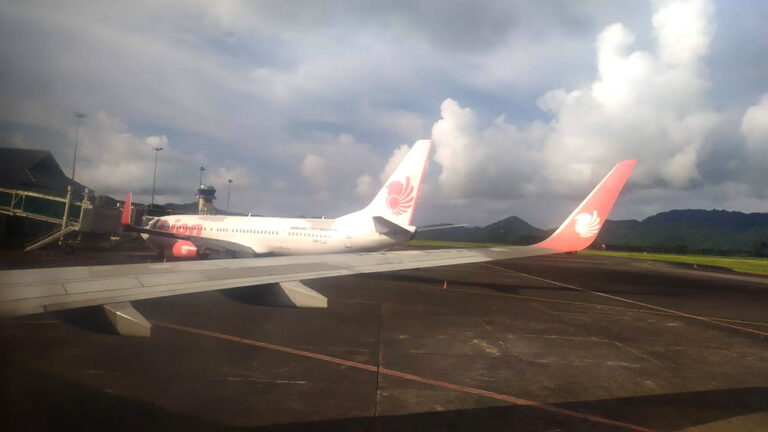 Lion Air Batal Terbang Gegara Penumpang Buka Pintu Darurat