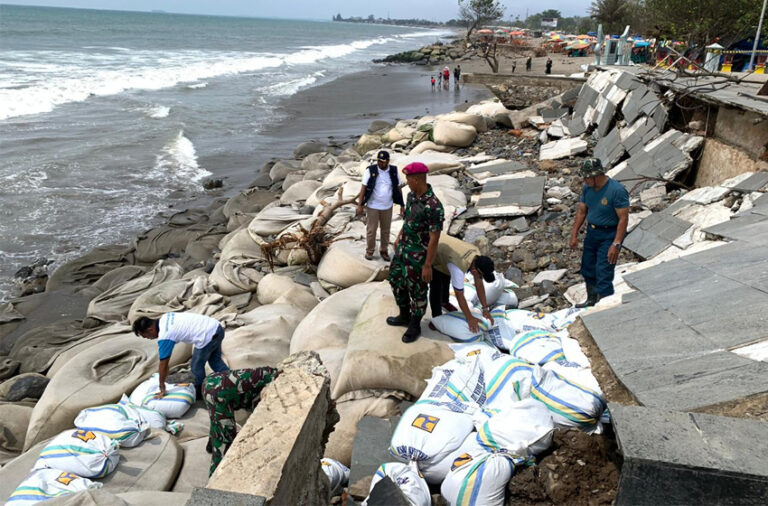 Pantai Padang, Mana Pasirmu yang Dulu