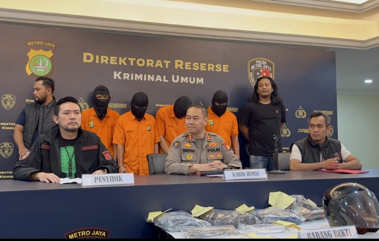 Polisi Ringkus Empat Spesialis Curas Nasabah Bank Rp 80 Juta di Supermarket Bekasi