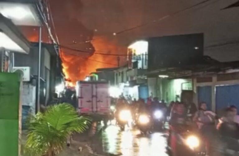 Pertamina Fokus Evakuasi Pekerja dan Warga di Sekitar Kebakaran Depo Plumpang