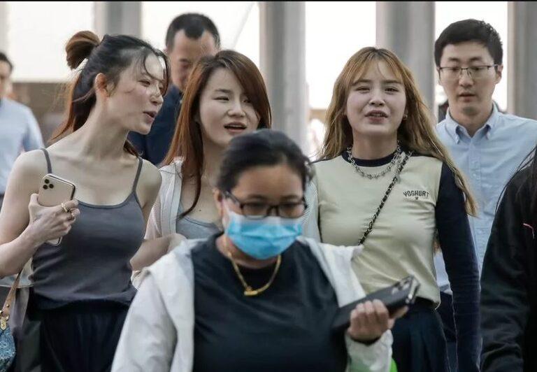 Setelah Menanti 945 Hari, Hong Kong Akhirnya Cabut Wajib Masker