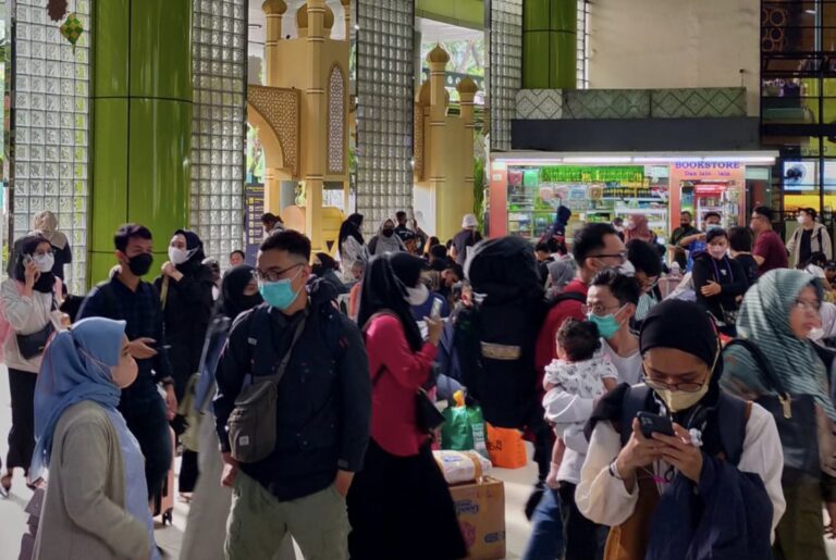 Hari ini, 38.000 Pemudik Lebaran Padati Stasiun Pasar Senen dan Gambir