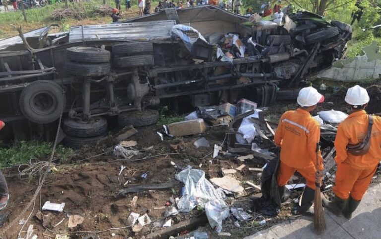 Korban Tewas Ditabrak Truk Tronton di Tol Semarang-Solo Jadi Delapan Orang