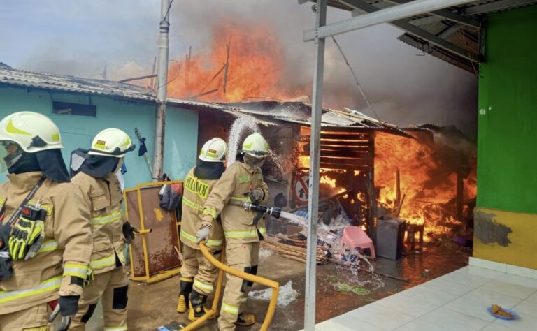 Puluhan Rumah di Pademangan Terbakar Akibat Arus Pendek