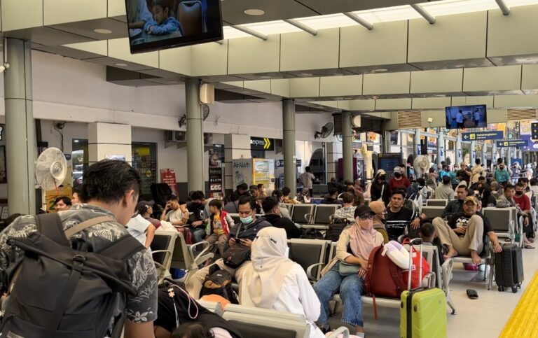 Hari ini, 42.500 Pemudik Lebaran Padati Stasiun Pasar Senen dan Gambir