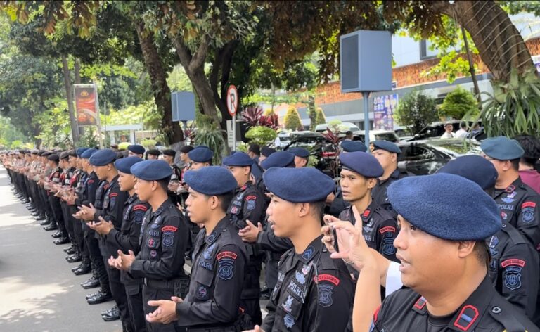 Sambut Irjen Karyoto di Polda Metro, Anggota Polisi Nyanyikan Lagu Ã¢â‚¬ËœSelamat DatangÃ¢â‚¬â„¢