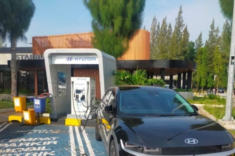 Buat Pemudik Mobil Listrik, PUPR Siapkan SPKLU di 14 Rest Area Tol