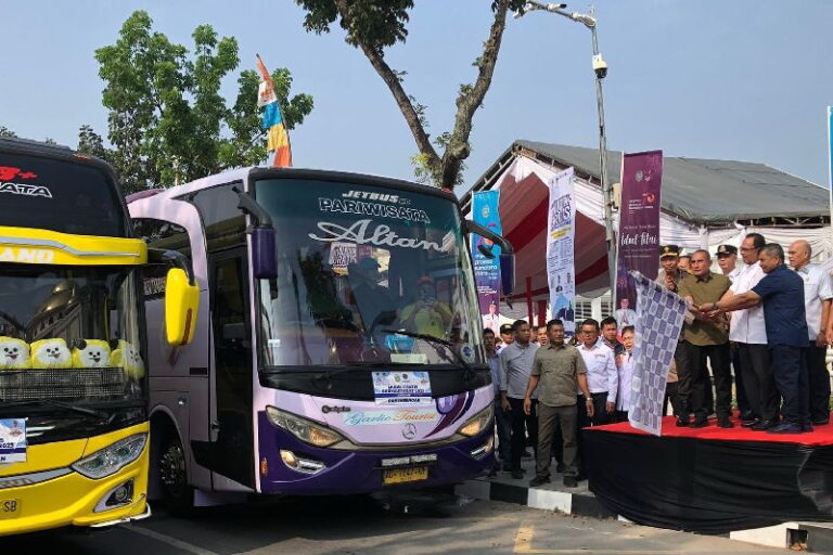 Edy Rahmayadi Lepas Mudik Gratis Bermartabat di Medan