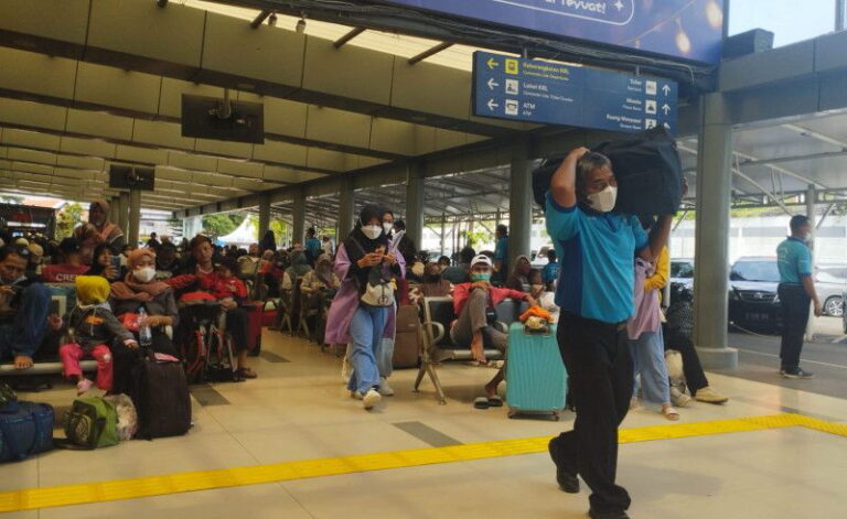 H-7 Lebaran: 23.500 Penumpang Berangkat dari Stasiun Pasar Senen