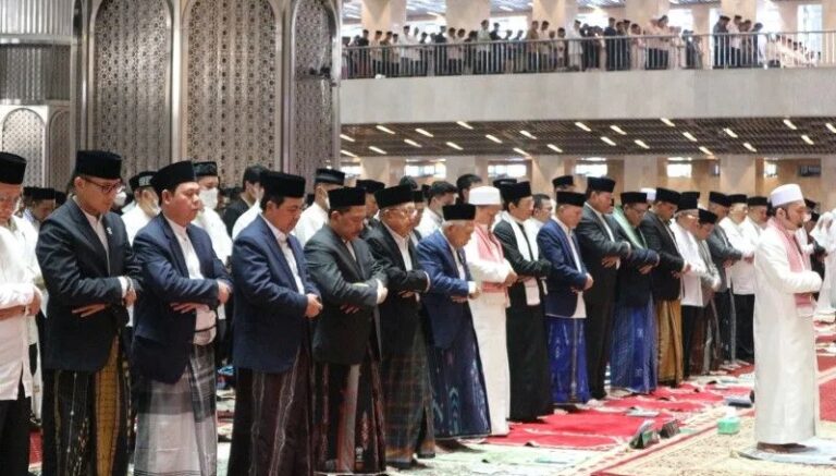 Wapres Mar’uf Amin Salat Idul Fitri di Masjid Istiqlal