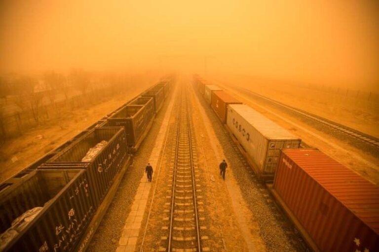 Waspada, Badai Pasir Hantui Warga China