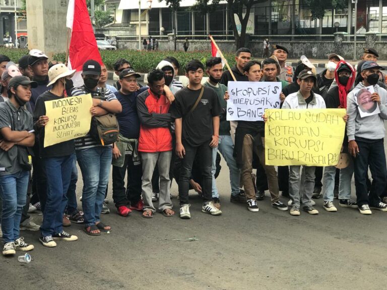 Kejagung Didesak Tangkap Para Calon Tersangka Kasus Korupsi