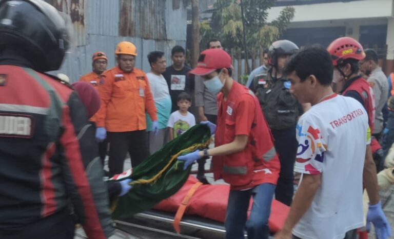 Kebakaran Lapak Pemulung di Duren Sawit, Satu Orang Tewas