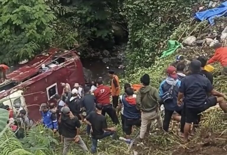 Polisi Periksa Saksi Kunci Usut Penyebab Bus Pariwisata Terguling