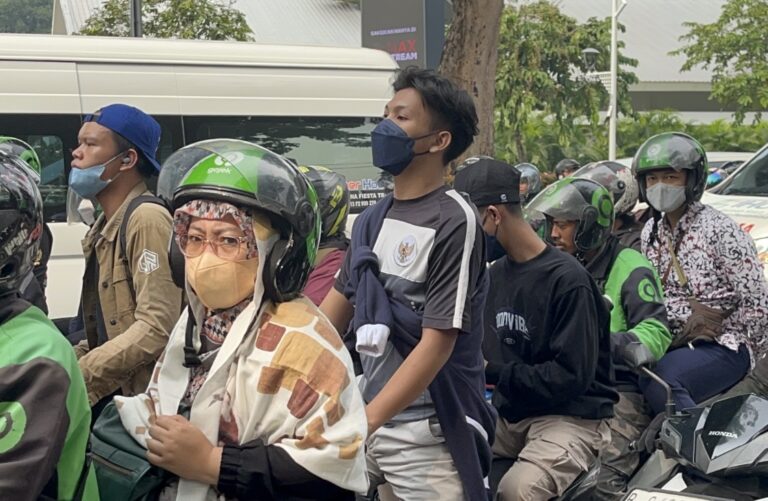 Pengemudi Motor Banyak Langgar Peraturan saat Arak-arakan Garuda Muda