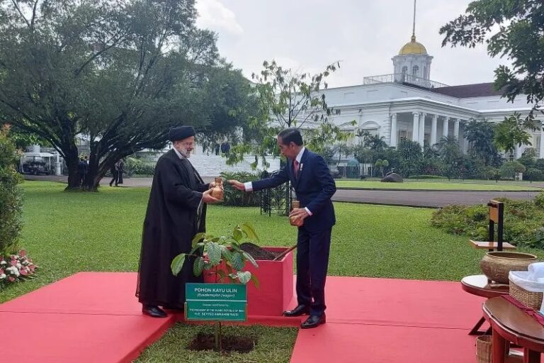 Jokowi Sambut Kedatangan Presiden Iran di Istana Bogor