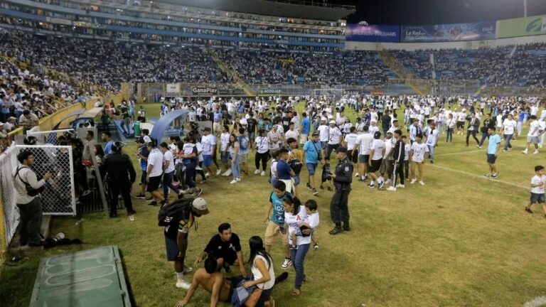 12 Fans di El Salvador Tewas Terinjak-injak saat Maksa Masuk Stadion