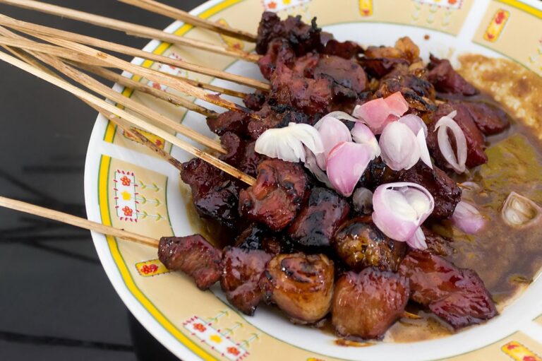 Begini Cara Sehat Mengolah Daging Kambing saat Idul Adha