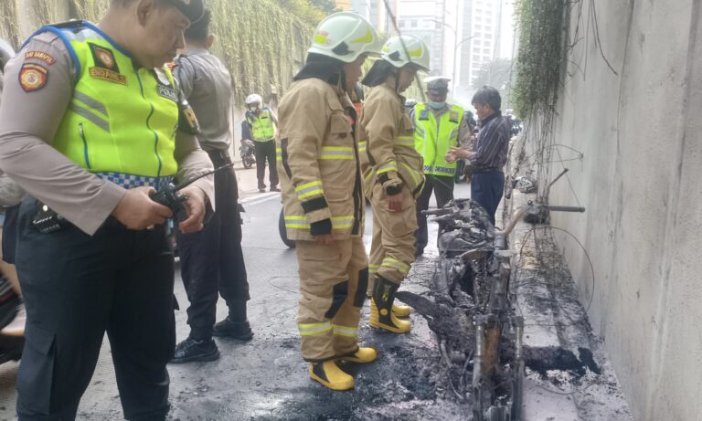 Begini Kronologi Motor Terbakar di Underpass Kebayoran Lama