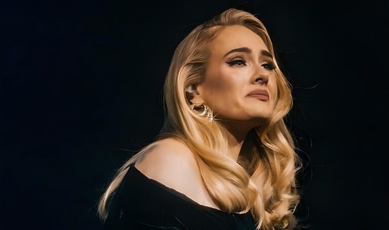 Adele Ikut Bahas Tragedi Kapal Selam Titanic Saat Konser