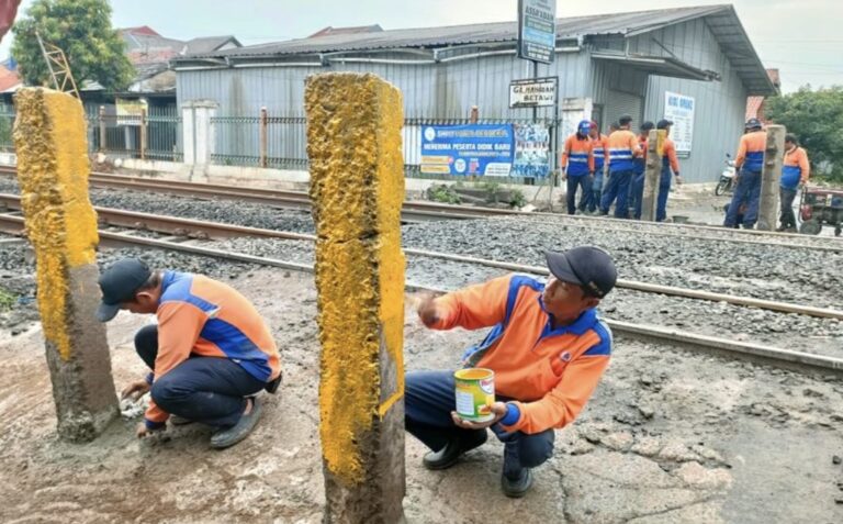 Angkot Tertabrak KRL, Perlintasan Liar Lintas Depok-Citayam Ditutup