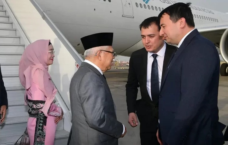 Setelah Menempuh 10 Jam, Wapres Mar’uf Amin Tiba di Uzbekistan