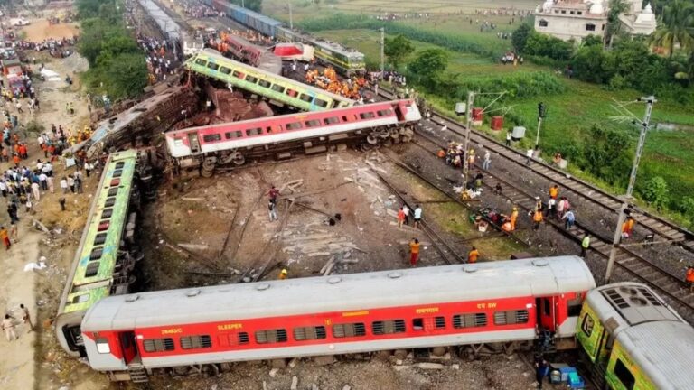 Kecelakaan Kereta Tewaskan 288 Warga lndia