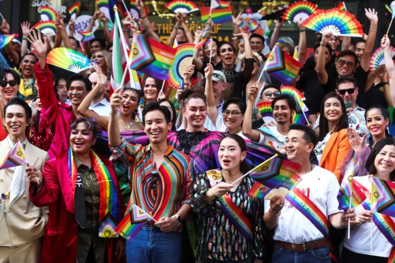 Calon PM Baru Thailand Ikut Parade LGBTQ