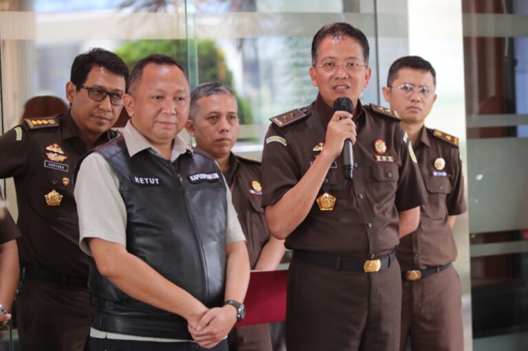 Hadiri Sidang MA, Maqdir Ismail Urung Jalani Pemeriksaan di Kejagung