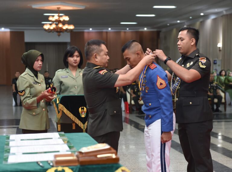 Kasad Jenderal TNI Dudung Abdurachman Wisuda 356 Taruna Akmil