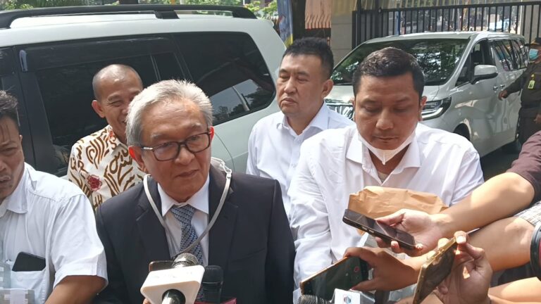 Maqdir Ismail Kembalikan Uang Rp27 M, Kejagung Sebut Sosok S