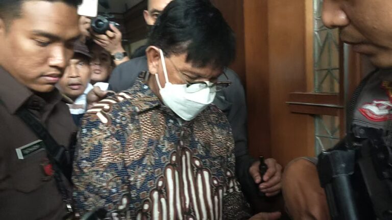 Majelis Hakim Minta Johnny Plate Percayai Proses Hukum