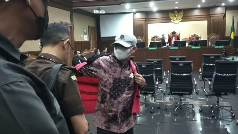 Maqdir Ismail Singgung Hajat Politik di Sidang Kasus BTS