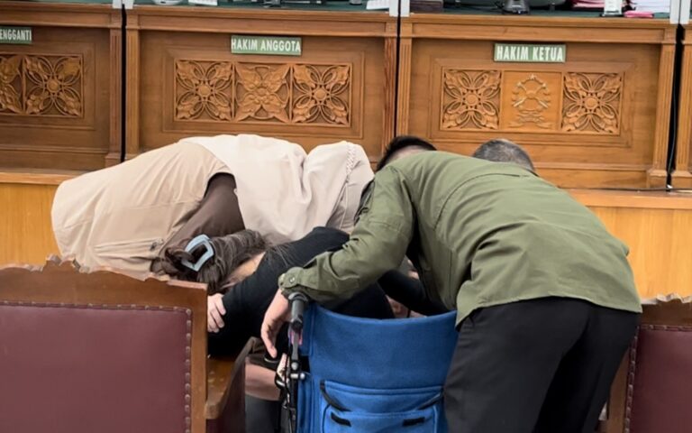 Amanda Nangis Merintih Kesakitan, Sidang Sempat Diskors