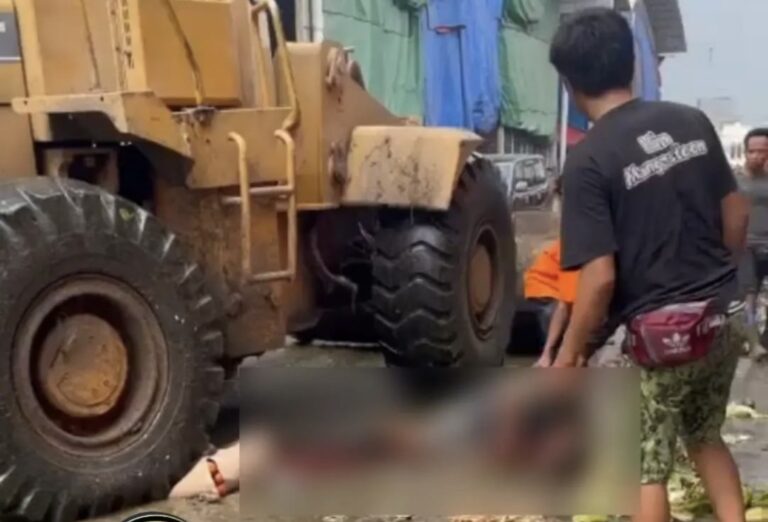 Viral! Kuli Panggul Terlindas Kendaraan Alat Berat Loader