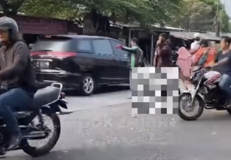 Motor Tabrak Mobil Box di Jagakarsa, Anggota Brimob Luka-luka