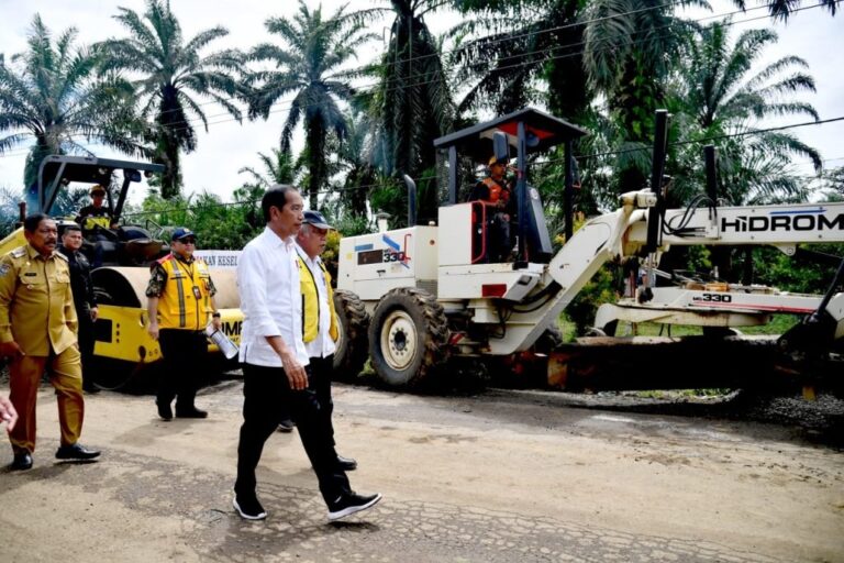 Jokowi Pastikan Perbaikan Jalan di Bengkulu Bakal Menyeluruh