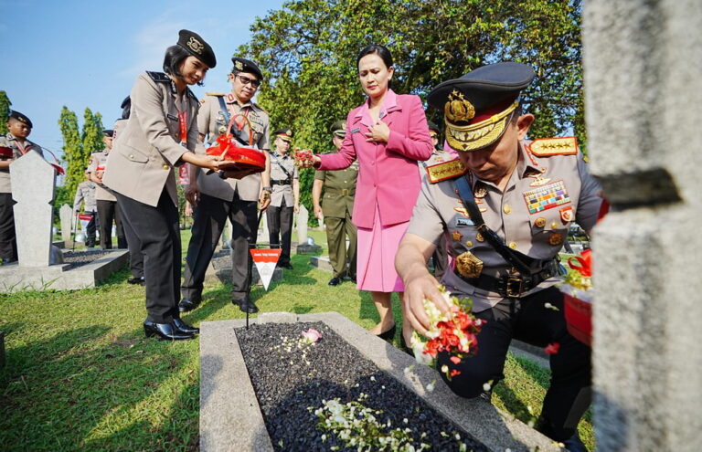 HUT ke-77 Bhayangkara, Kapolri: Tak Ada Gading yang Tak Retak