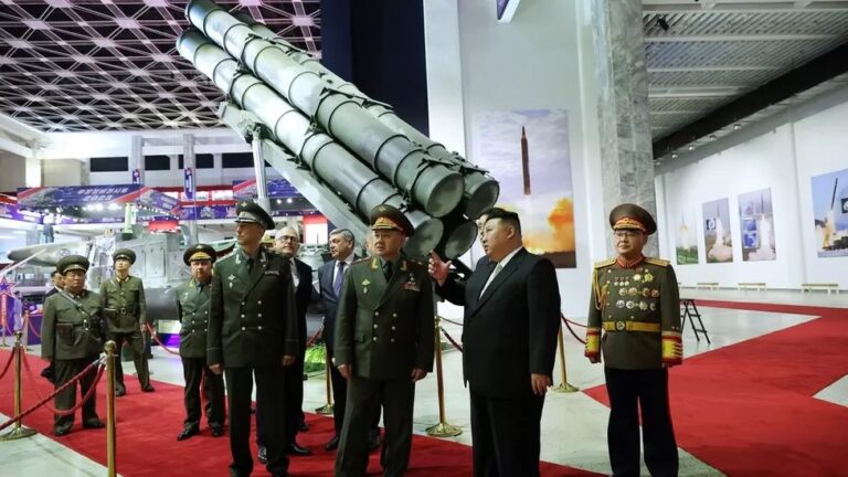 Kim Jong Un Pamer Senjata Nuklir ke Rusia