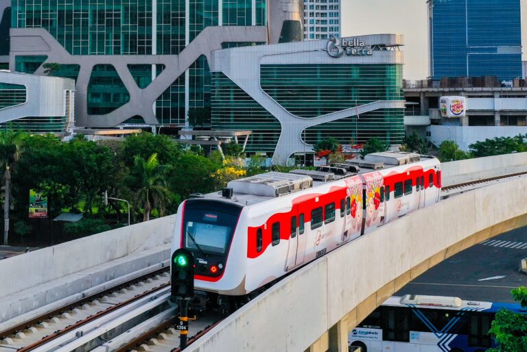 Uji Coba LRT Jabodebek Dihentikan Sementara