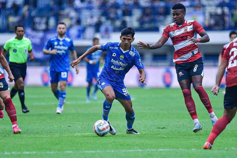 “Maung Bandung” Persib Ditahan Madura United