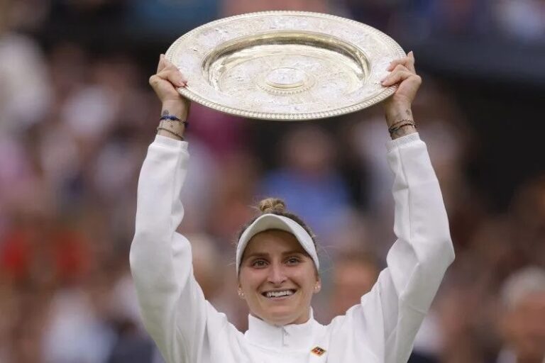 Sejarah! Vondrousova Bangga Jadi Non Unggulan Pertama Juarai Wimbledon