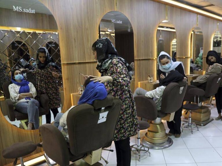 Taliban Perintahkan Tutup Salon Kecantikan di Afghanistan