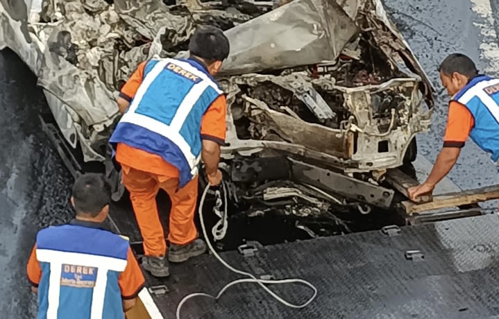 Diduga Kurang Antisipasi, Mobil Kecelakaan hingga Terbakar di Tol Jakarta-Tangerang