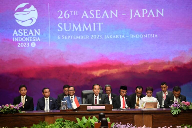 Di KTT ASEAN, Jokowi Lobi Jepang Tingkatkan Investasi