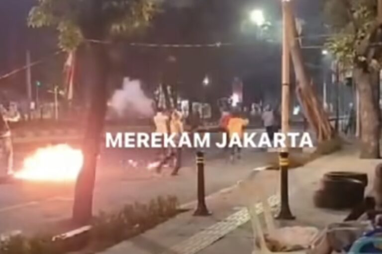 Tawuran Bersajam-Bom Molotov di Jaktim, Polisi Buru Pelaku