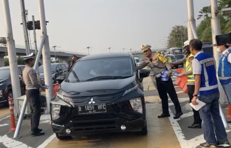 Tanpa “Seatbelt”, Berponsel Ratusan Pengendara Mobil Terjaring Operasi Zebra