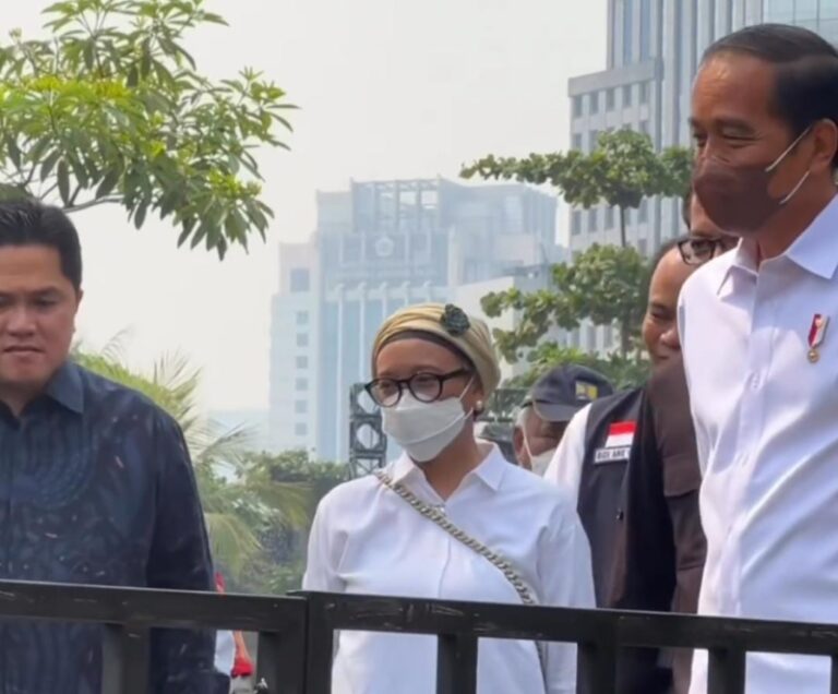 Presiden Jokowi Kenakan Masker Saat Tinjau Venue KTT ASEAN